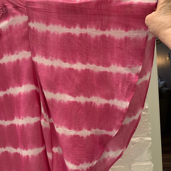 25% off listed price. Pink & white summer blouse. Airy & comfy - Picture 3 of 5